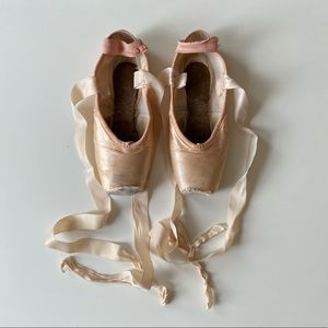 Worn Freed Pointe Shoes 4 1/2 X